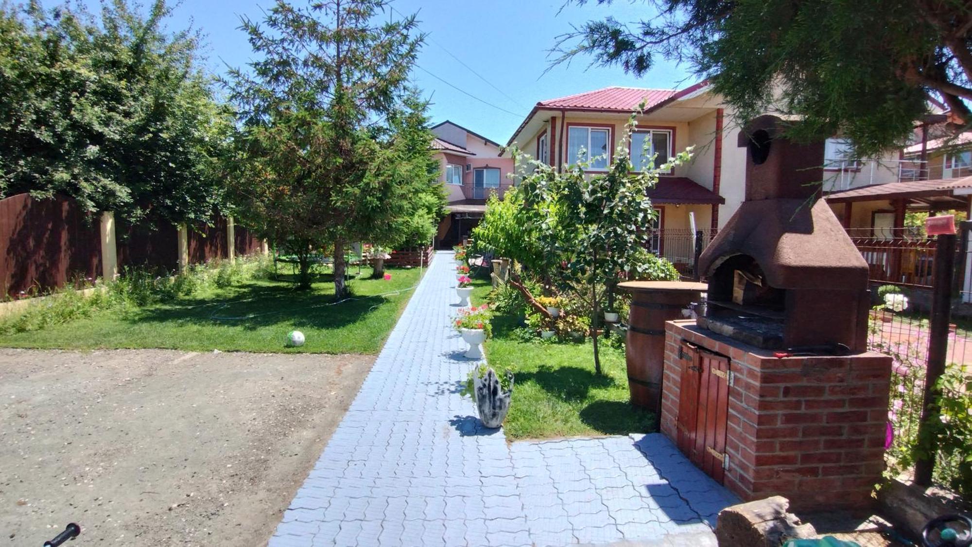 Готель Casa Aura 1 Костінешть Екстер'єр фото